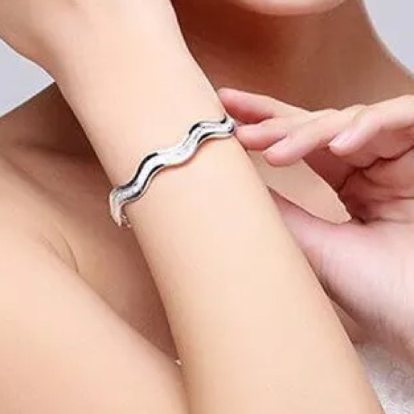❌SOLD❌ Plated .925 Sterling Silver Ripple Wave Bracelet Cuff Bangle - Picture 5 of 6